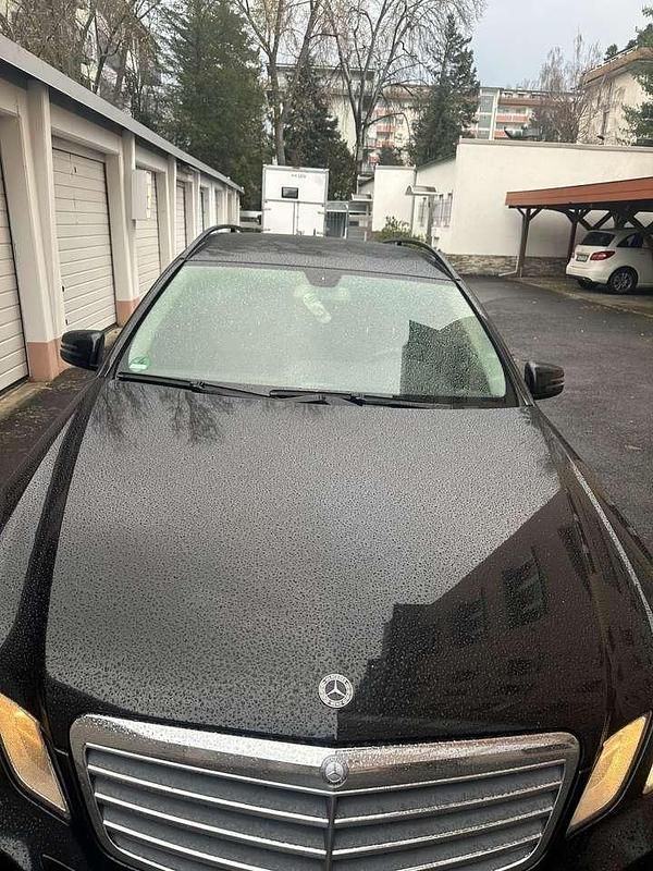 Gebraucht Mercedes E250 Elegance 204 PS (150 kW) 2010 Schwarz Kombi