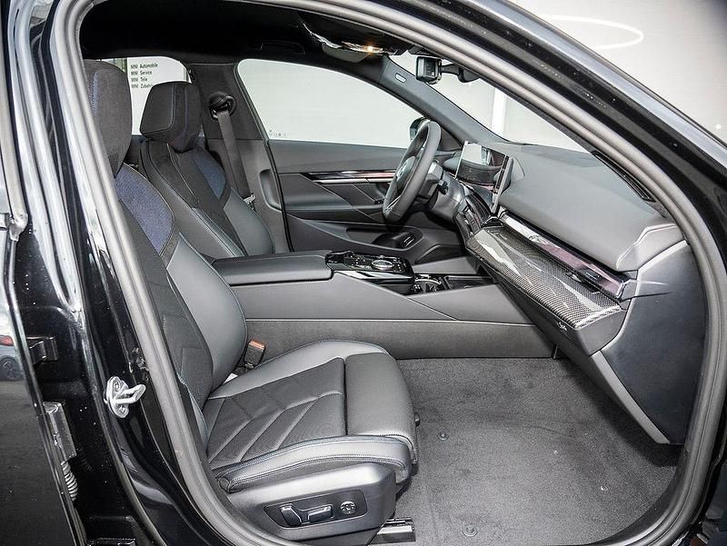 Neu BMW i5 Performance 250 kW (340 PS) 2026 Saphirschwarz metallic Limousine