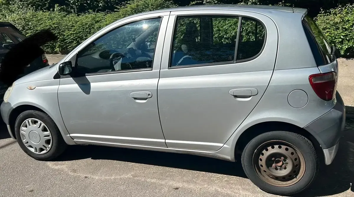 Gebraucht Toyota Yaris 68 PS (50 kW) 2002 Grau Kombi