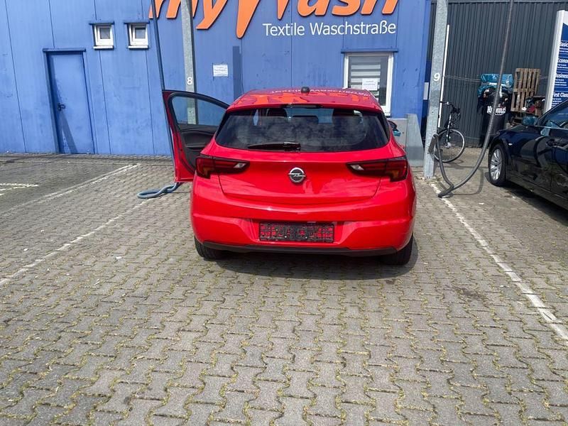 Gebraucht Opel Astra Innovation 136 PS (100 kW) 2017 Rot Limousine