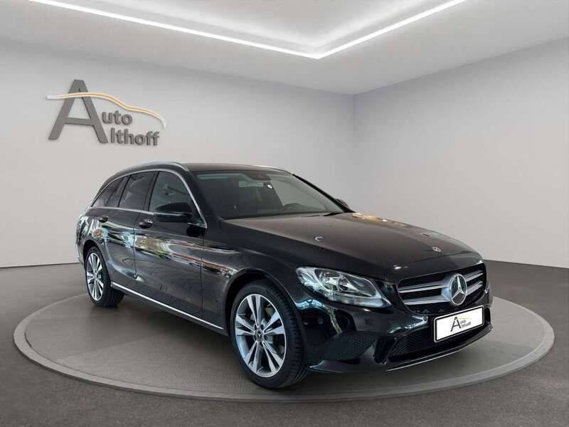 Obsidianschwarz metalliclack Gebraucht 2019 Mercedes C220 Kombi | 23.499 € (Guter Preis) - Bild 1/4