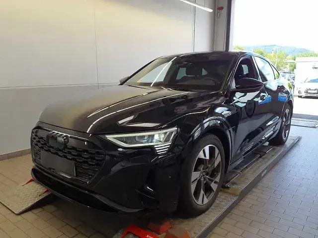Gebraucht Audi Q8 Sportback e-tron Advanced Plus 250 kW (340 PS) 2024 Mythosschwarz metallic SUV