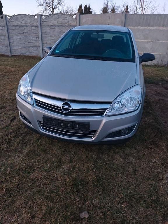 Silber Gebraucht 2009 Opel Astra Limousine | 3.490 € (Fairer Preis) - Bild 1/4