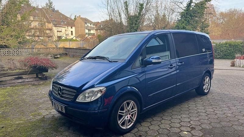 Blau Gebraucht 2007 Mercedes Viano Van / Kleinbus | 10.200 € (Guter Preis) - Bild 1/4