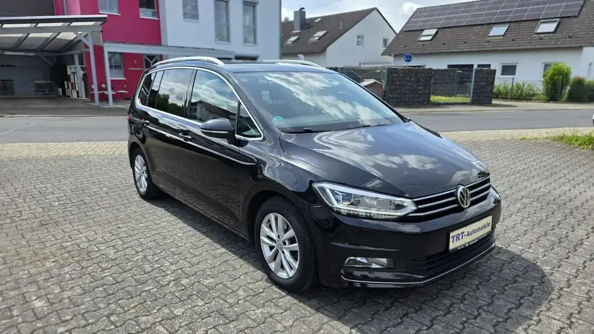 Gebraucht VW Touran Highline 150 PS (110 kW) 2017 Deep black perleffekt Van / Kleinbus