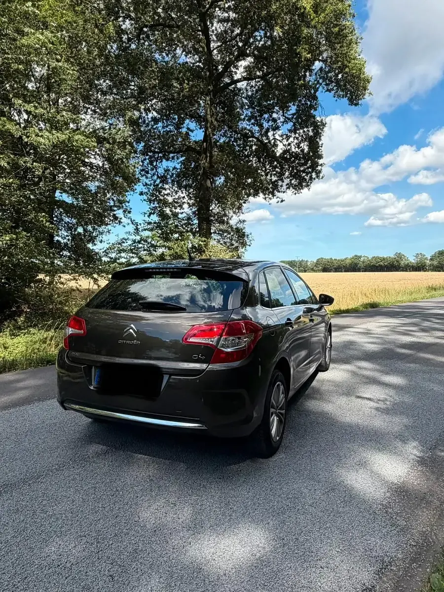 Gebraucht Citroën C4 108 PS (79 kW) 2011 Braun Limousine