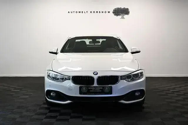 Gebraucht BMW 440 Sport Line 326 PS (239 kW) 2016 Mineralweiss metallic Cabrio