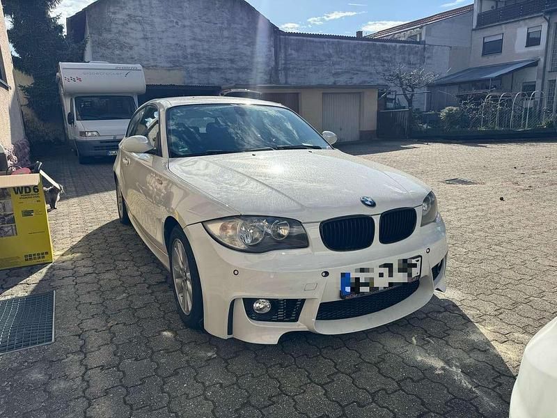 Weiß Gebraucht 2008 BMW 116 Kleinwagen | 6.990 € (Teuer) - Bild 1/4