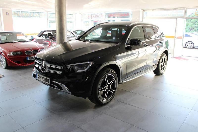 Obsidianschwarz Gebraucht 2020 Mercedes GLC300e Sport SUV | 31.990 € (Etwas zu teuer) - Bild 1/4