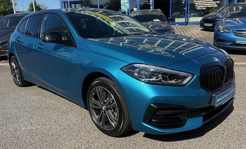 Blau Gebraucht 2021 BMW 120 Sport Line Kleinwagen | 24.980 € (Fairer Preis) - Bild 1/4