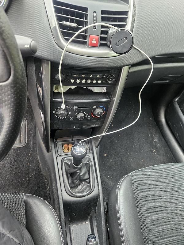 Gebraucht Peugeot 207 90 PS (66 kW) 2011 Grau Limousine