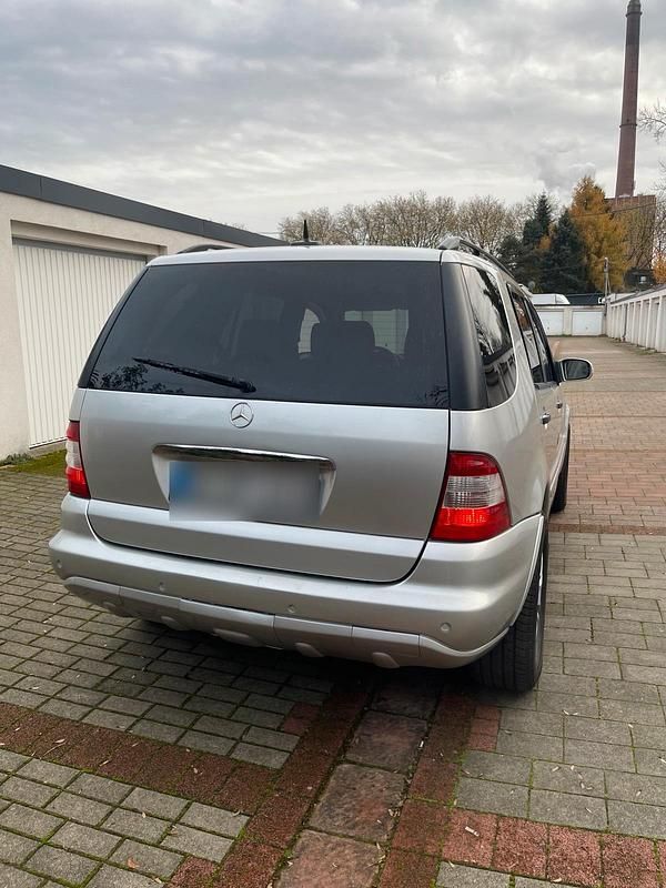 Gebraucht Mercedes ML500 292 PS (214 kW) 2005 Silber SUV