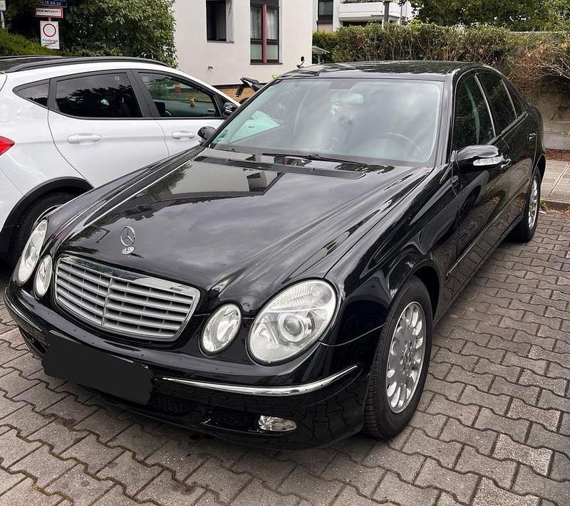 Schwarz Gebraucht 2003 Mercedes E200 Limousine | 3.900 € (Guter Preis) - Bild 1/4