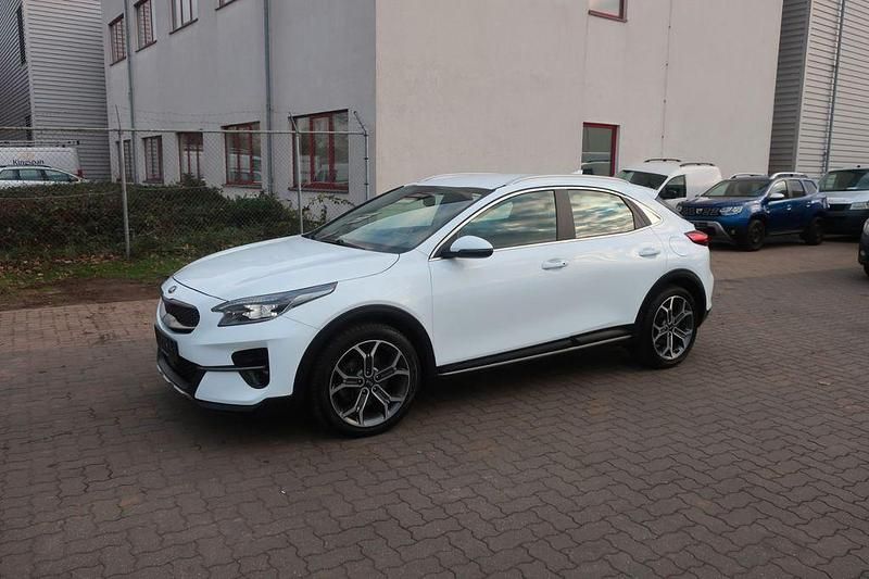 Weiß Gebraucht 2020 Kia XCeed Spirit SUV | 14.900 € (Fairer Preis) - Bild 1/4