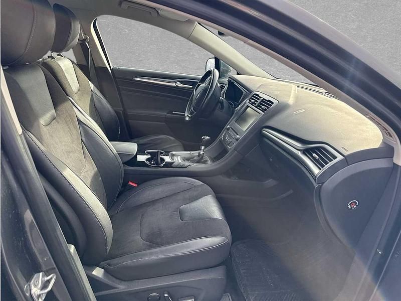 Gebraucht Ford Mondeo Titanium 179 PS (131 kW) 2015 Grau Kombi