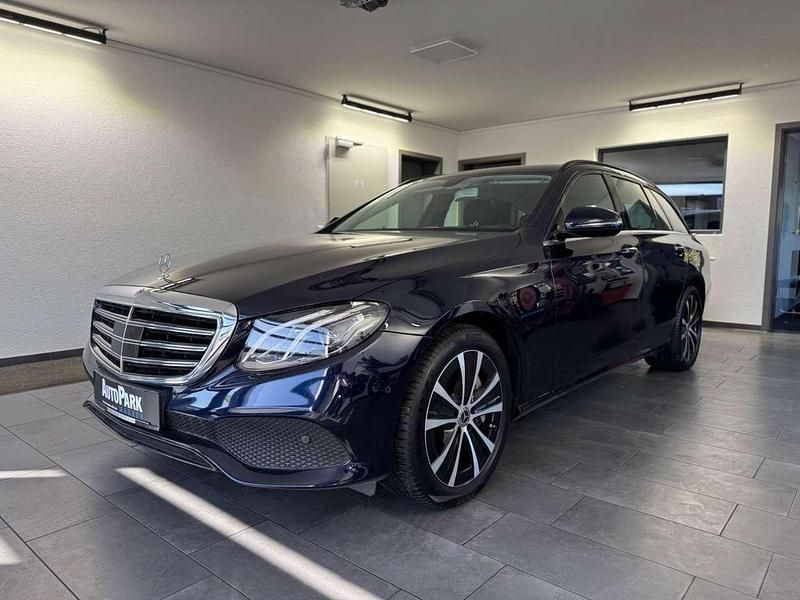 Gebraucht Mercedes E300 194 PS (142 kW) 2020 Blau Kombi