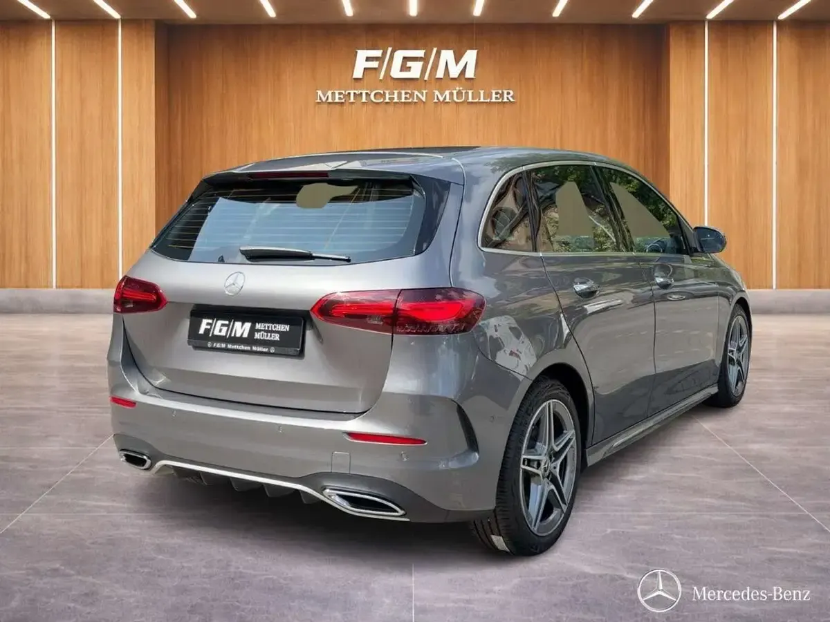 Gebraucht Mercedes B200 AMG line 163 PS (119 kW) 2025 Lack mountaingrau Kleinwagen