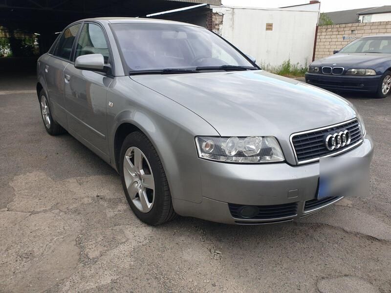 Grau Gebraucht 2004 Audi A4 Limousine | 999 € (Guter Preis) - Bild 1/4