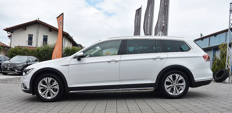 Pure white Gebraucht 2017 VW Passat Alltrack Kombi | 14.990 € (Guter Preis) - Bild 1/4