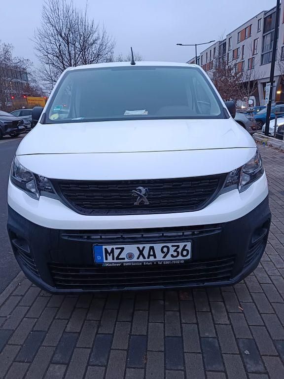 Gebraucht Peugeot Partner 95 PS (69 kW) 2020 Weiß Van / Kleinbus