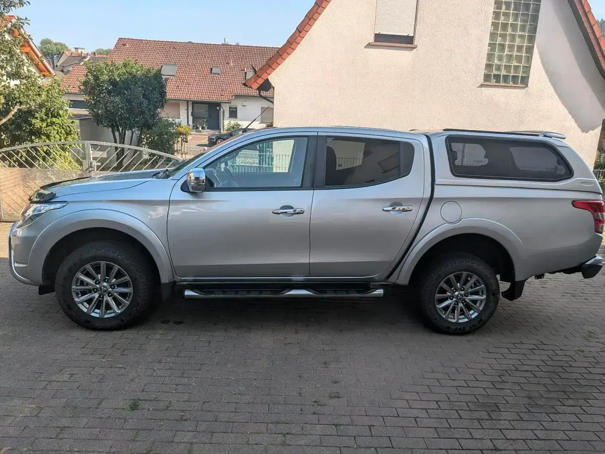 Gebraucht Mitsubishi L200 181 PS (133 kW) 2017 Silber Pickup
