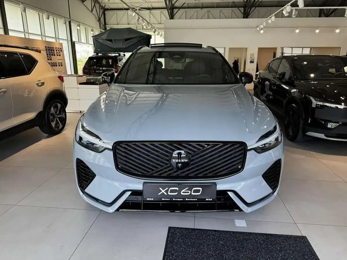 Neu Volvo XC60 Ultra 310 PS (228 kW) 2026 Vapour grey / metallic SUV