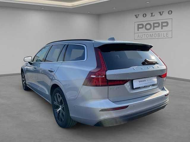 Gebraucht Volvo V60 145 PS (106 kW) 2025 Kombi