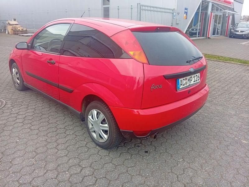 Gebraucht Ford Focus Ambiente 75 PS (55 kW) 2000 Rot Limousine