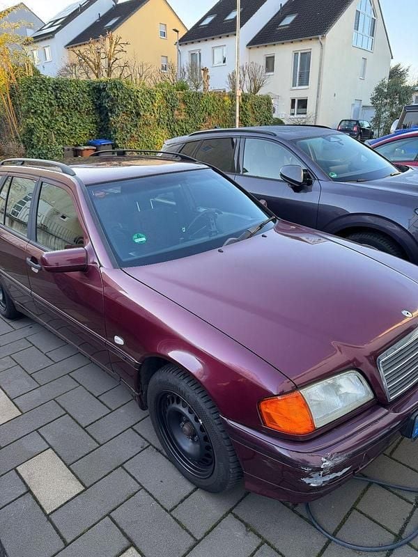 Rot Gebraucht 1997 Mercedes C180 Classic Kombi | 2.399 € (Guter Preis) - Bild 1/4