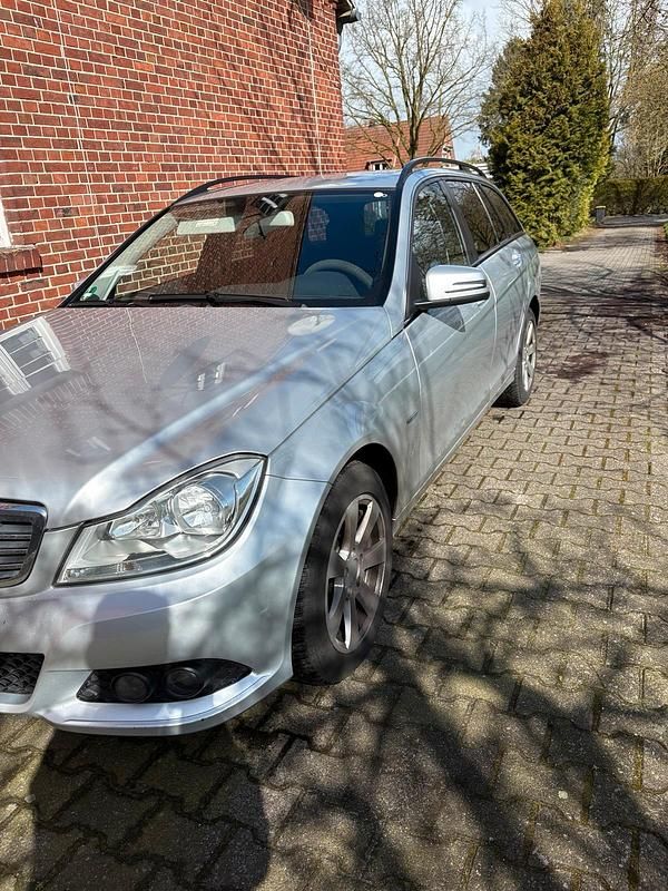 Gebraucht Mercedes C200 136 PS (100 kW) 2011 Silber Kombi