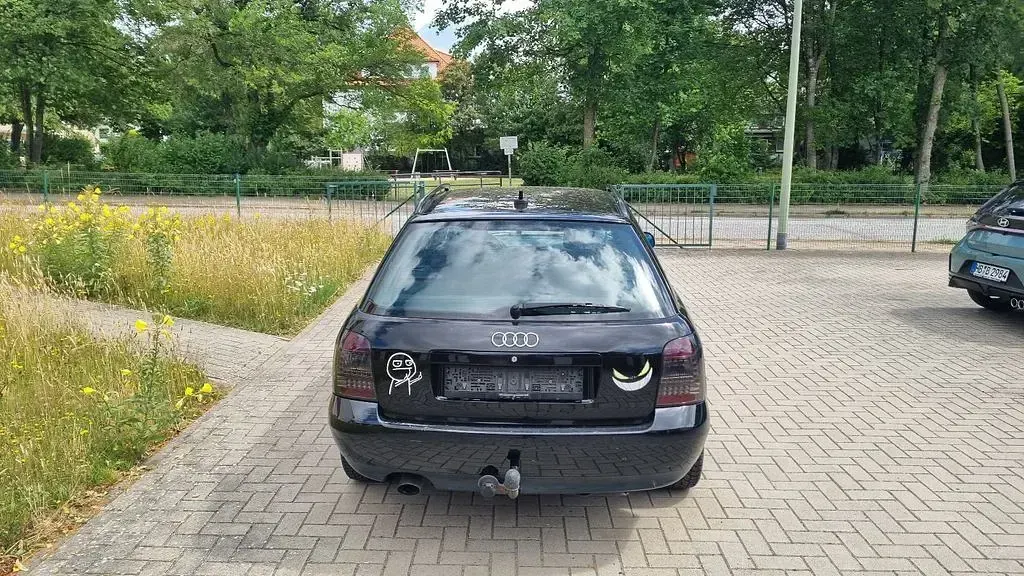 Gebraucht Audi A4 101 PS (74 kW) 1999 Schwarz Kombi