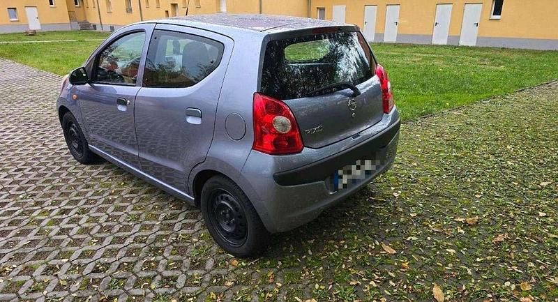 Gebraucht Nissan Pixo 68 PS (50 kW) 2011 Blau Kleinwagen