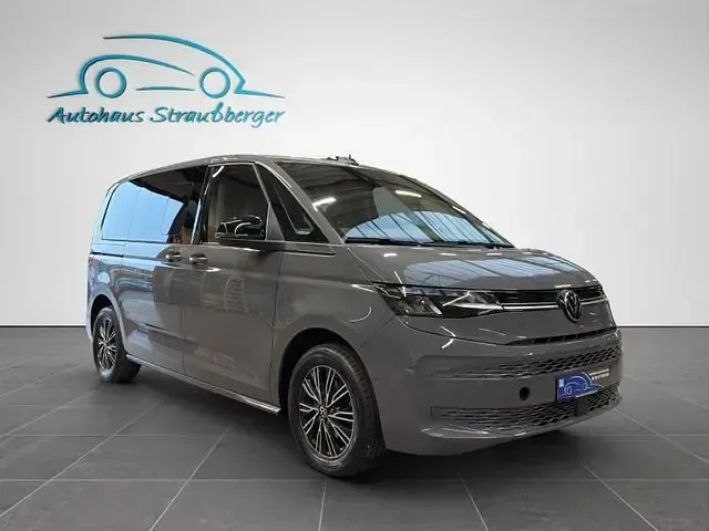 Second-hand VW Multivan Life 150 CP (110 kW) 2024 Gri Monovolum