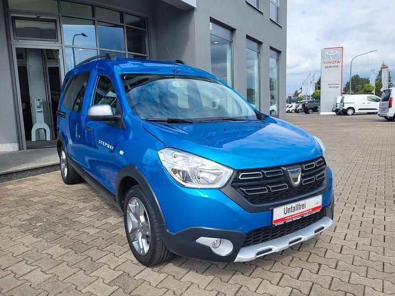 Blau Gebraucht 2019 Dacia Dokker Stepway Van | 17.899 € (Fairer Preis) - Bild 1/4