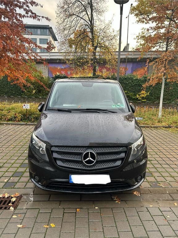 Schwarz Gebraucht 2016 Mercedes Vito Van / Kleinbus | 14.900 € (Fairer Preis) - Bild 1/4