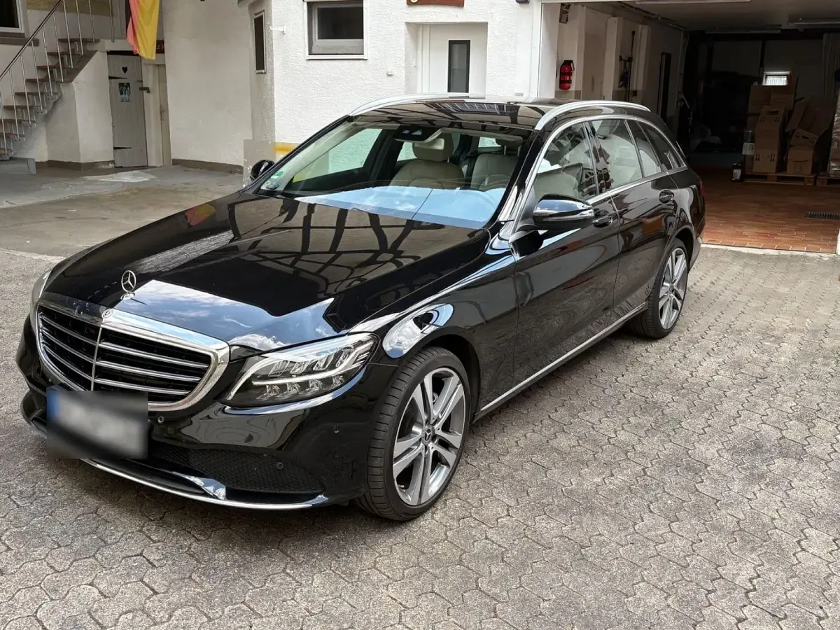 Gebraucht Mercedes C200 150 PS (110 kW) 2019 Schwarz Limousine