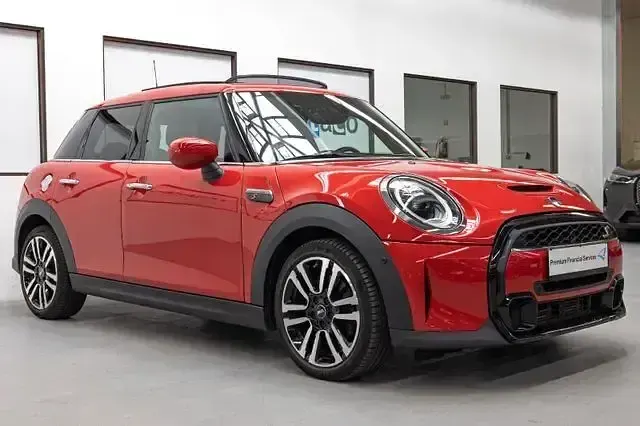 Gebraucht Mini Cooper S 192 PS (141 kW) 2023 Chili red Kleinwagen