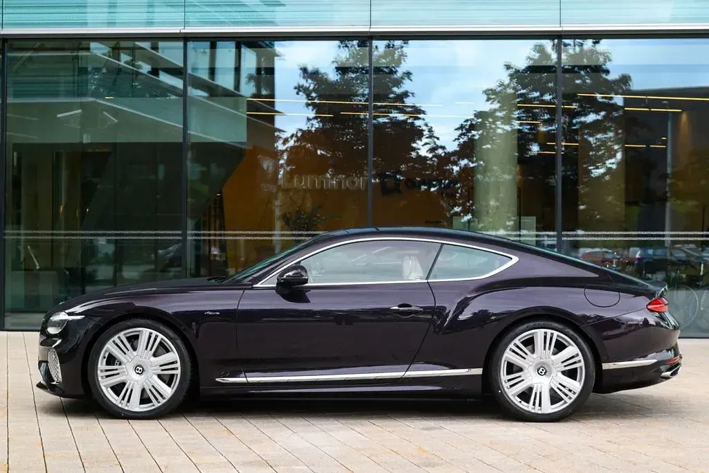 Neu Bentley Continental 680 PS (500 kW) 2026 Violett