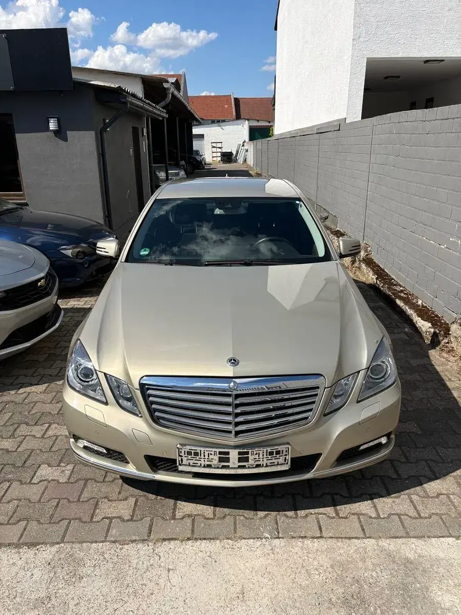 Gebraucht Mercedes E200 184 PS (135 kW) 2009 Beige Limousine