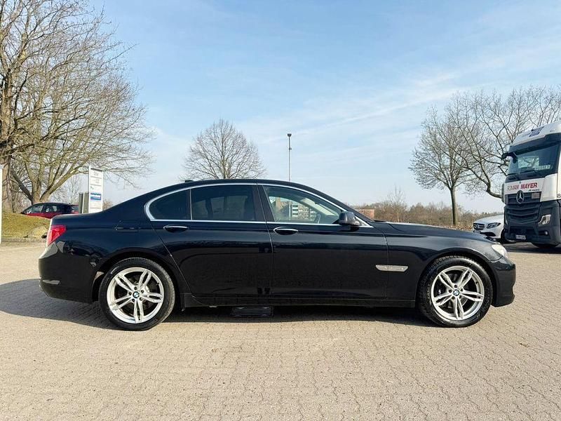 Gebraucht BMW 740 326 PS (239 kW) 2011 Schwarz Limousine