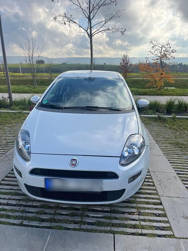 Andere farben Gebraucht 2012 Fiat Punto Kleinwagen | 3.000 € (Fairer Preis) - Bild 1/4