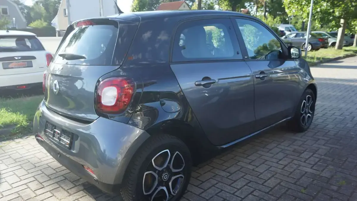 Gebraucht Smart ForFour Basis 71 PS (52 kW) 2016 Schwarz Kleinwagen