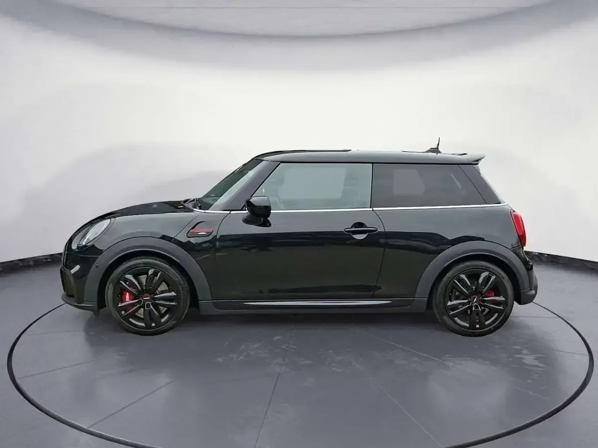 Gebraucht Mini John Cooper Works 231 PS (169 kW) 2022 Midnight black metallic Kleinwagen