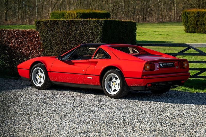 Second-hand Ferrari 328 271 CP (199 kW) 1988 Roșu Cabrio