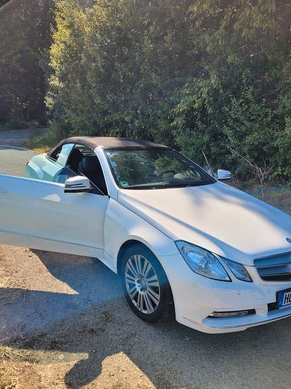Weiß Gebraucht 2012 Mercedes E200 Avantgarde Cabrio | 16.800 € (Fairer Preis) - Bild 1/4