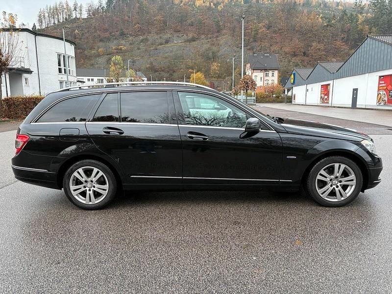 Gebraucht Mercedes C180 156 PS (114 kW) 2010 Schwarz Kombi
