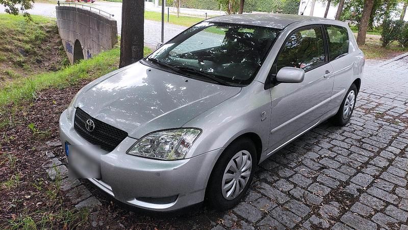 Grau Gebraucht 2003 Toyota Corolla Kleinwagen | 2.995 € (Fairer Preis) - Bild 1/4