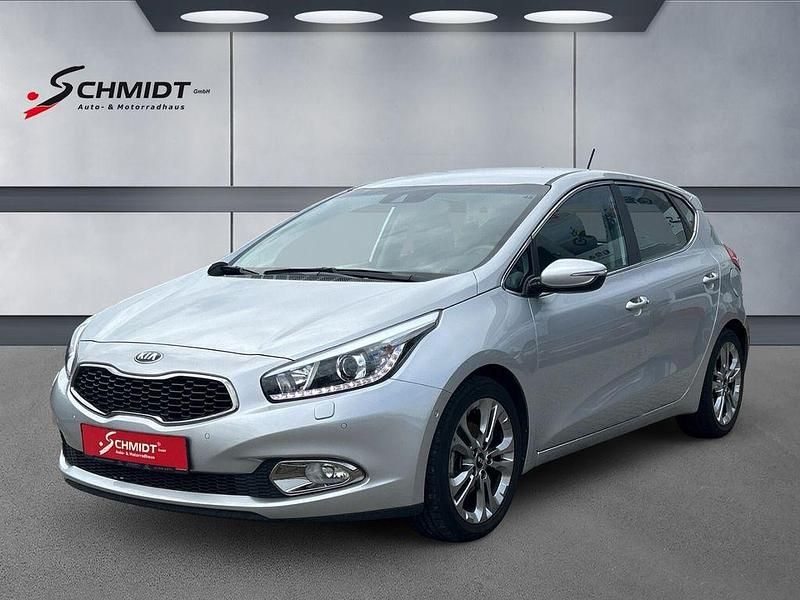 Silber Gebraucht 2013 Kia Ceed Spirit Limousine | 8.990 € (Fairer Preis) - Bild 1/4