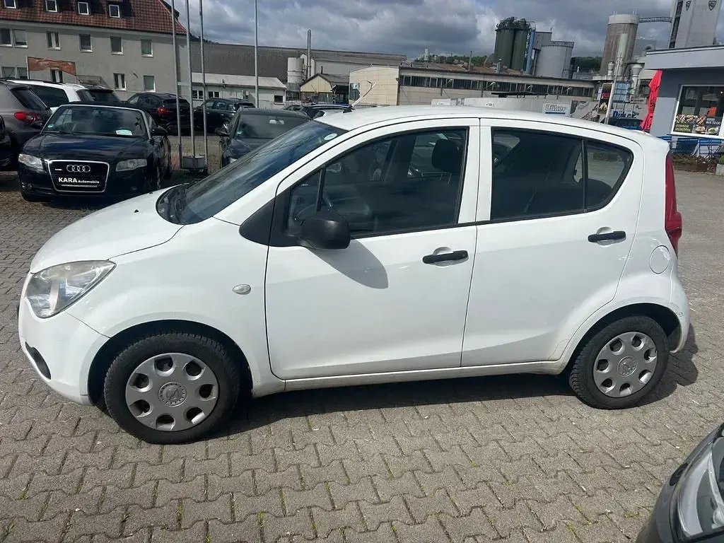 Gebraucht Opel Agila Basis 65 PS (47 kW) 2010 Weiß Kleinwagen