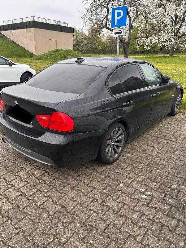 Schwarz Gebraucht 2011 BMW 328 Limousine | 11.000 € (Superpreis) - Bild 1/4